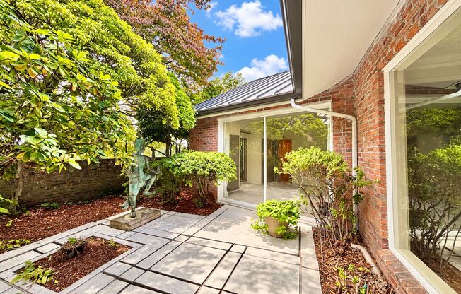 Elegant Windermere Home with Spacious Living, Private Courtyard & Lake Washington Proximity