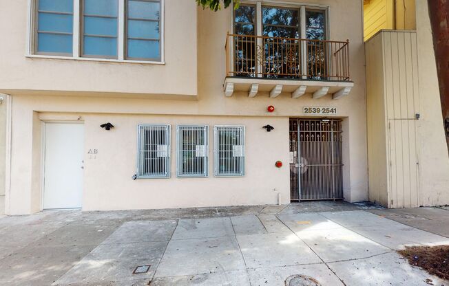 2 beds, 1 bath, $4,500, Unit 2539 Lombard