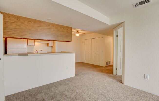 2 beds, 1 bath, 824 sqft, $1,850, Unit 13-312