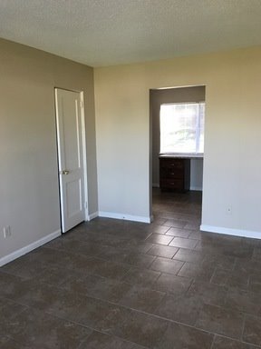 2 beds, 1 bath, 800 sqft, $750, Unit #35