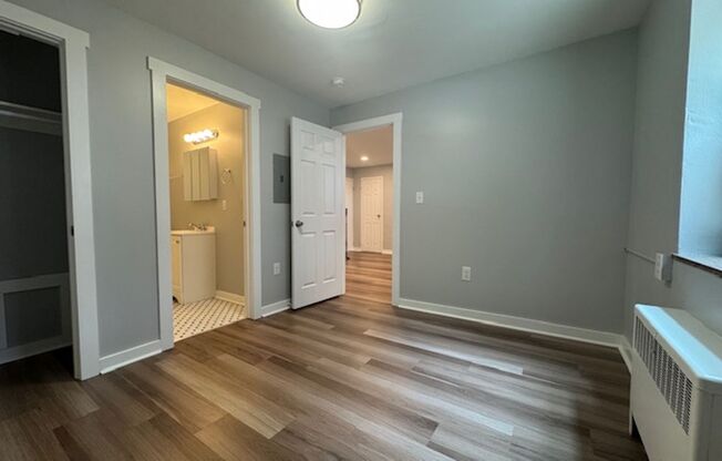 1 bed, 1 bath, 450 sqft, $1,549, Unit 5326 Fifth Ave. #17