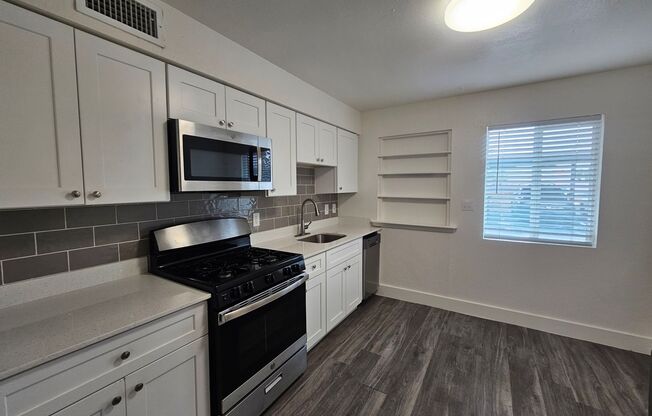 2 beds, 1 bath, 850 sqft, $1,295, Unit 03
