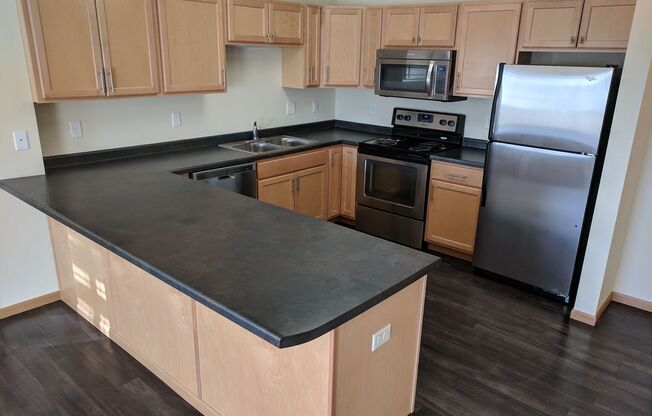 2 beds, 2 baths, 894 sqft, $1,280, Unit 627-308