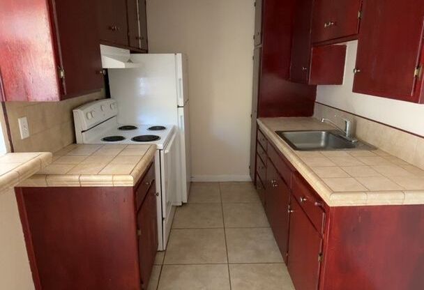 1 bed, 1 bath, 550 sqft, $1,075, Unit 2560-85