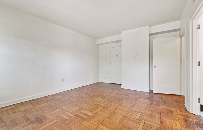 1 bed, 1 bath, $1,000, Unit 201