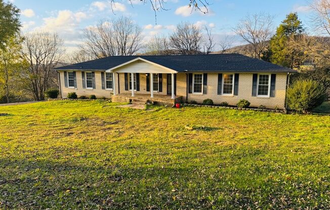 For Lease - 3 Bed, 2 Bath, 2500sqft home on 0.5 acres in Brush Creek!