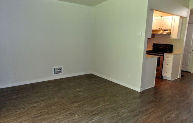 1 bed, 1 bath, 725 sqft, $1,475, Unit 9