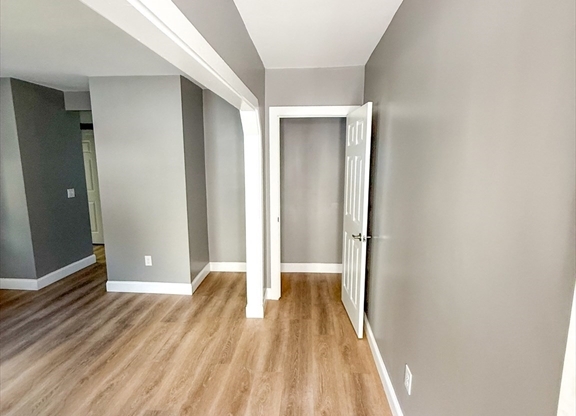 6 MULDOONS CT