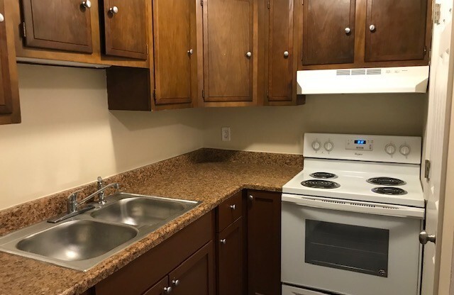 1 bed, 1 bath, 400 sqft, $675, Unit 510 E