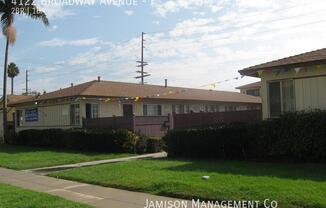 4122 BROADWAY AVE