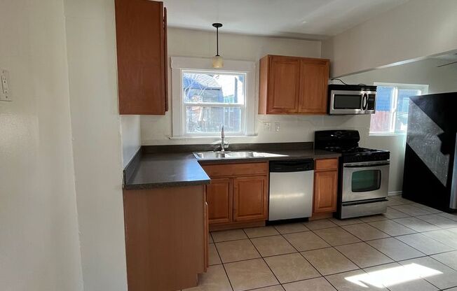 3 beds, 1 bath, 900 sqft, $3,995, Unit 01