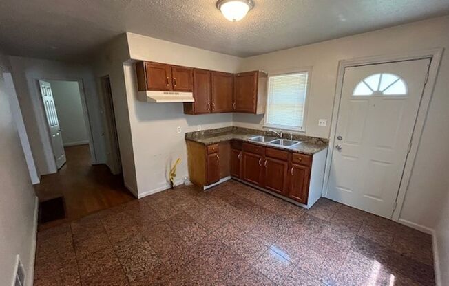 2 beds, 1 bath, $1,050