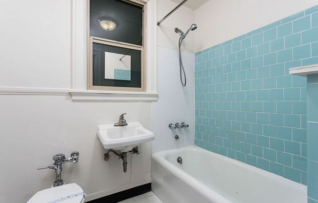 1 bed, 1 bath, 550 sqft, $950, Unit 201