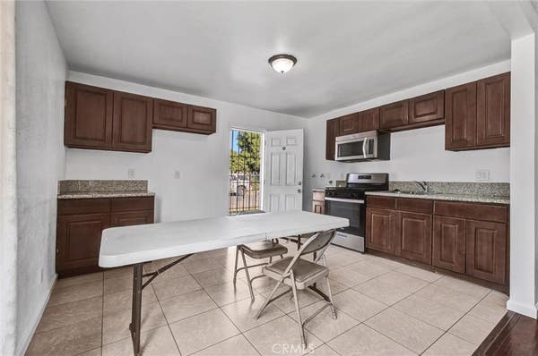 1401 E 118 ST