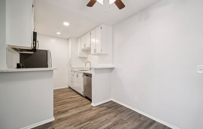 2 beds, 2 baths, 905 sqft, $1,948, Unit 103