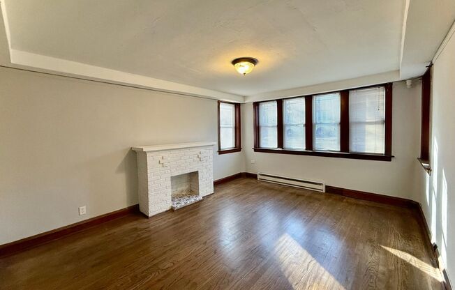 1 bed, 1 bath, $1,195, Unit Unit G