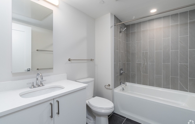 2 beds, 2 baths, 972 sqft, $4,700, Unit 410