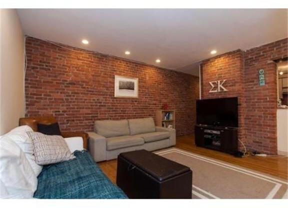 95 Gainsborough St 102