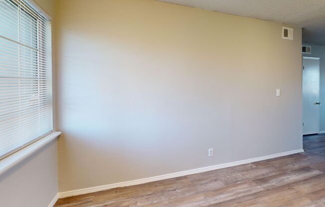 3 beds, 2 baths, 1,088 sqft, $1,300