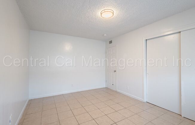 2 beds, 1 bath, 750 sqft, $1,150, Unit 3300 N Chester Apt A