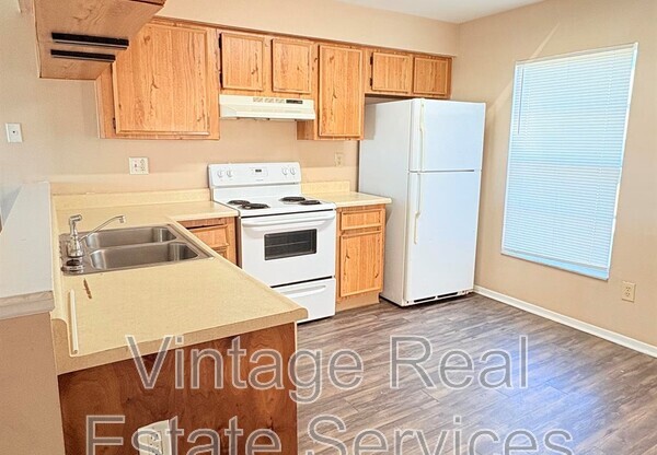 902 E PINE RDG CIR