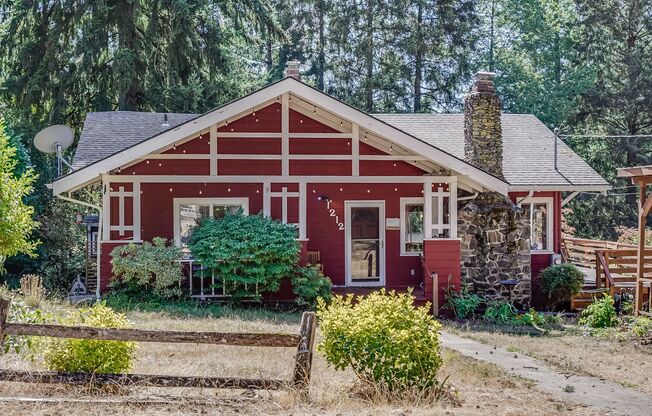 Charming 3 bed, 2 bath Craftsman Cottage in the Heart of Oak Grove