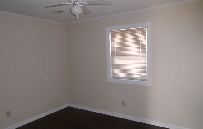 2 beds, 1 bath, 800 sqft, $800, Unit 316 Old Shaw Rd.