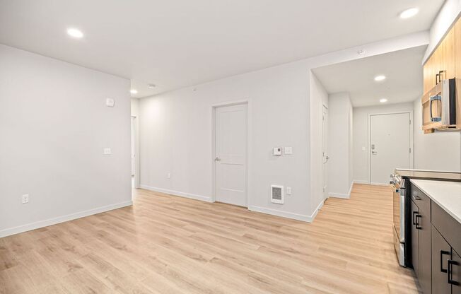 2 beds, 1 bath, 660 sqft, $2,200, Unit 208