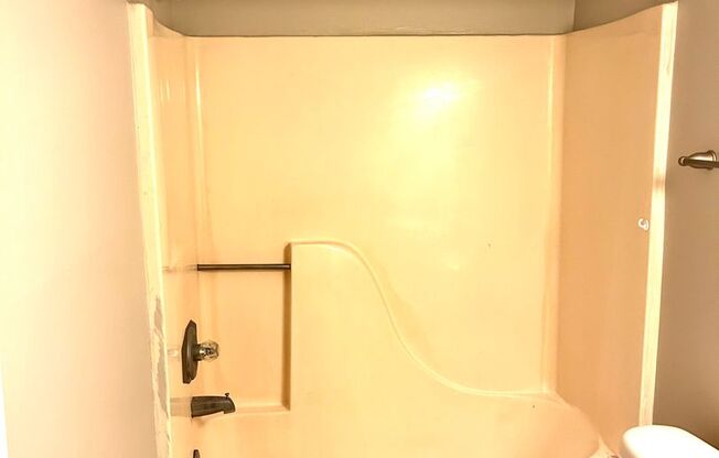 1 bed, 1 bath, 600 sqft, $820, Unit 4628