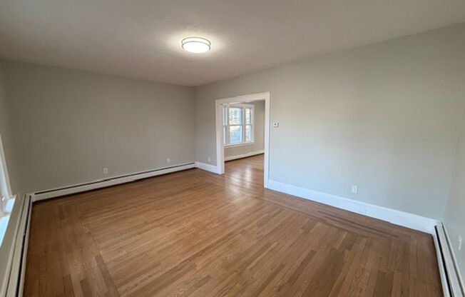 2 beds, 1 bath, 574 sqft, $2,200, Unit 74 6th St - Apt 2