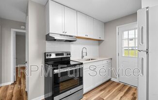 895 W SHARPE AVE