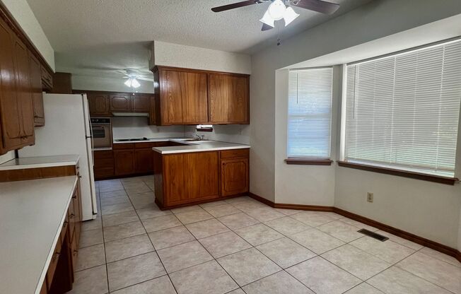 3 beds, 2 baths, $1,650