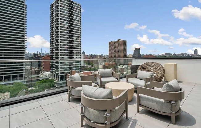 4 beds, 2 baths, $6,400, Unit 11M