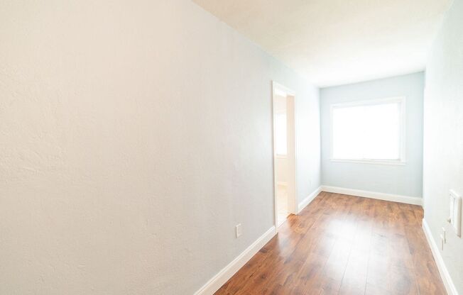 Studio, 1 bath, 280 sqft, $1,564, Unit 24