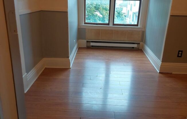 1 bed, 1 bath, $500, Unit C