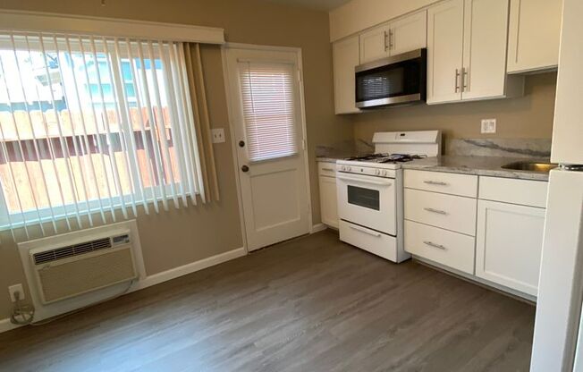 2 beds, 1 bath, $2,300