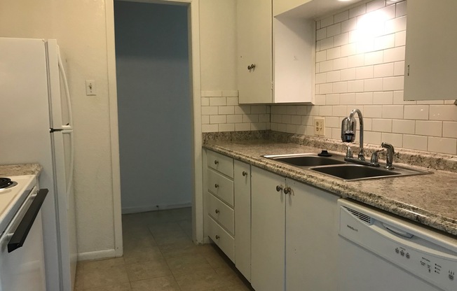 2 beds, 2 baths, 1,012 sqft, $735, Unit 107