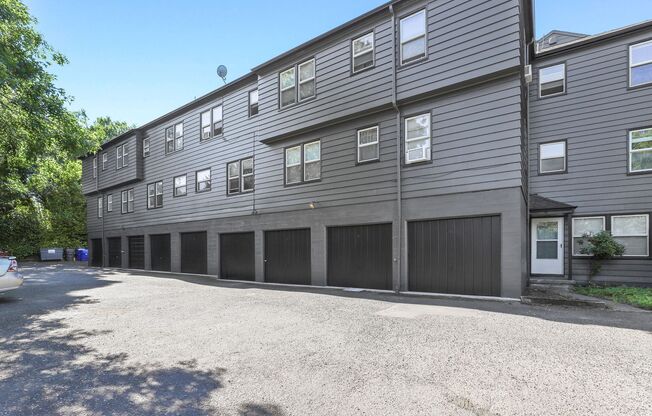 2 beds, 1 bath, 750 sqft, $1,660, Unit 2