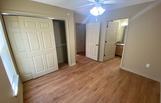 2 beds, 2 baths, 963 sqft, $876, Unit M11-H