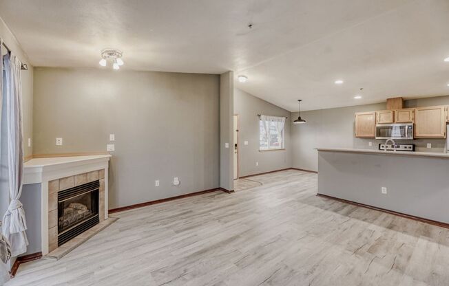 2BR/2BA Everett Condo: Fresh Updates + Gated Access!