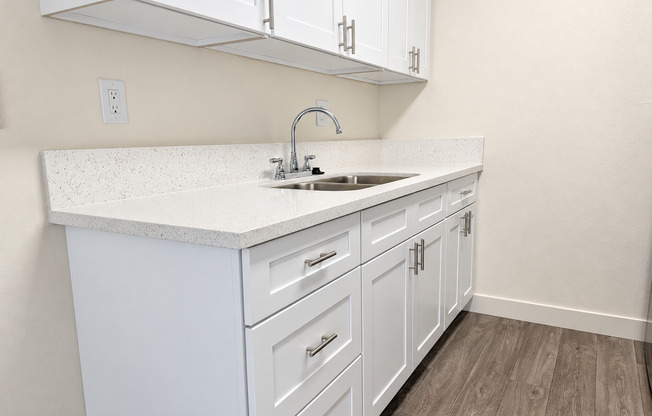 1 bed, 1 bath, 700 sqft, $2,280