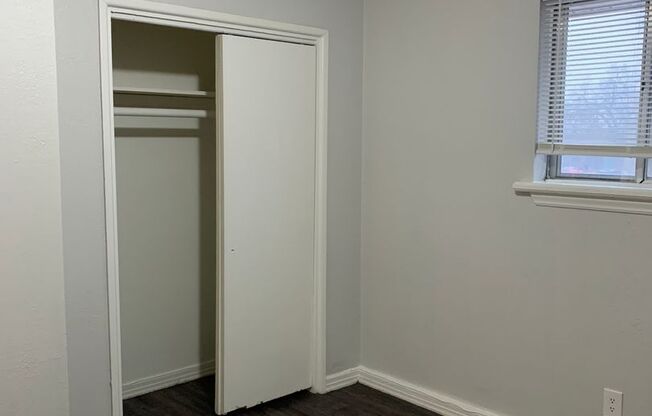 2 beds, 1 bath, 825 sqft, $875, Unit 6122-B