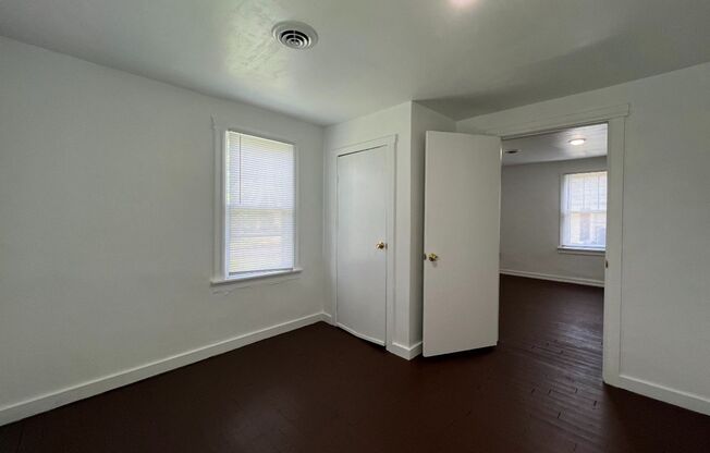 3 beds, 1 bath, $2,085, Unit 3 bed