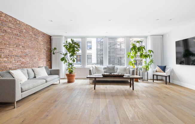 17 E 17 ST