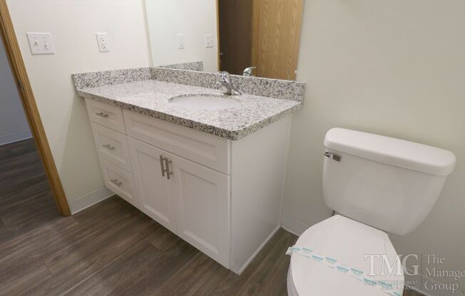 2 beds, 1 bath, 800 sqft, $1,595, Unit 04