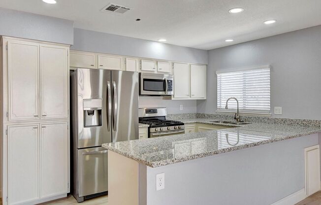 1-Story 3 Bedroom Home, just minutes from the I95 and lots of Shopping on Rainbow