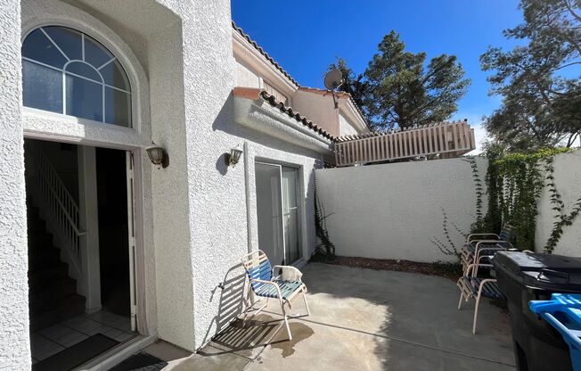 3 Bed Townhome For Rent in Henderson!