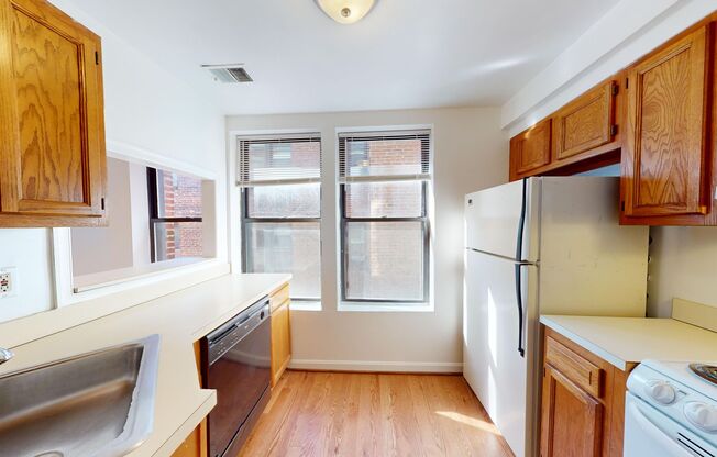 2 beds, 1 bath, $2,550, Unit Unit 31