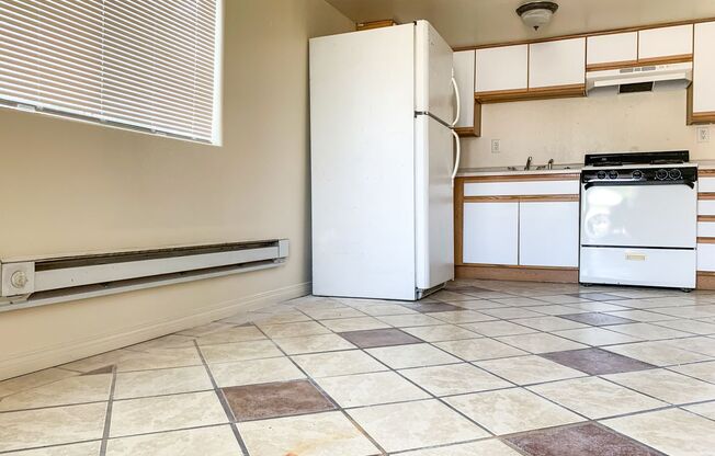 Studio, 1 bath, 540 sqft, $919, Unit 528 Candelaria NW