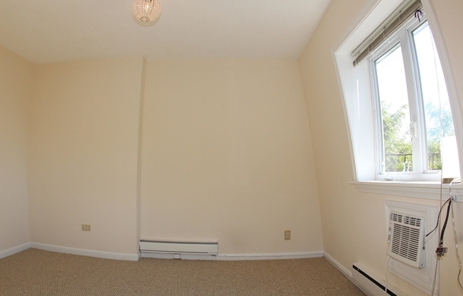 Studio, 1 bath, 310 sqft, $2,195, Unit 5